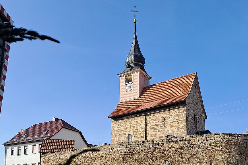 Die Kirchenburg in Wipfra. Die Kirchenburg in Wipfra.